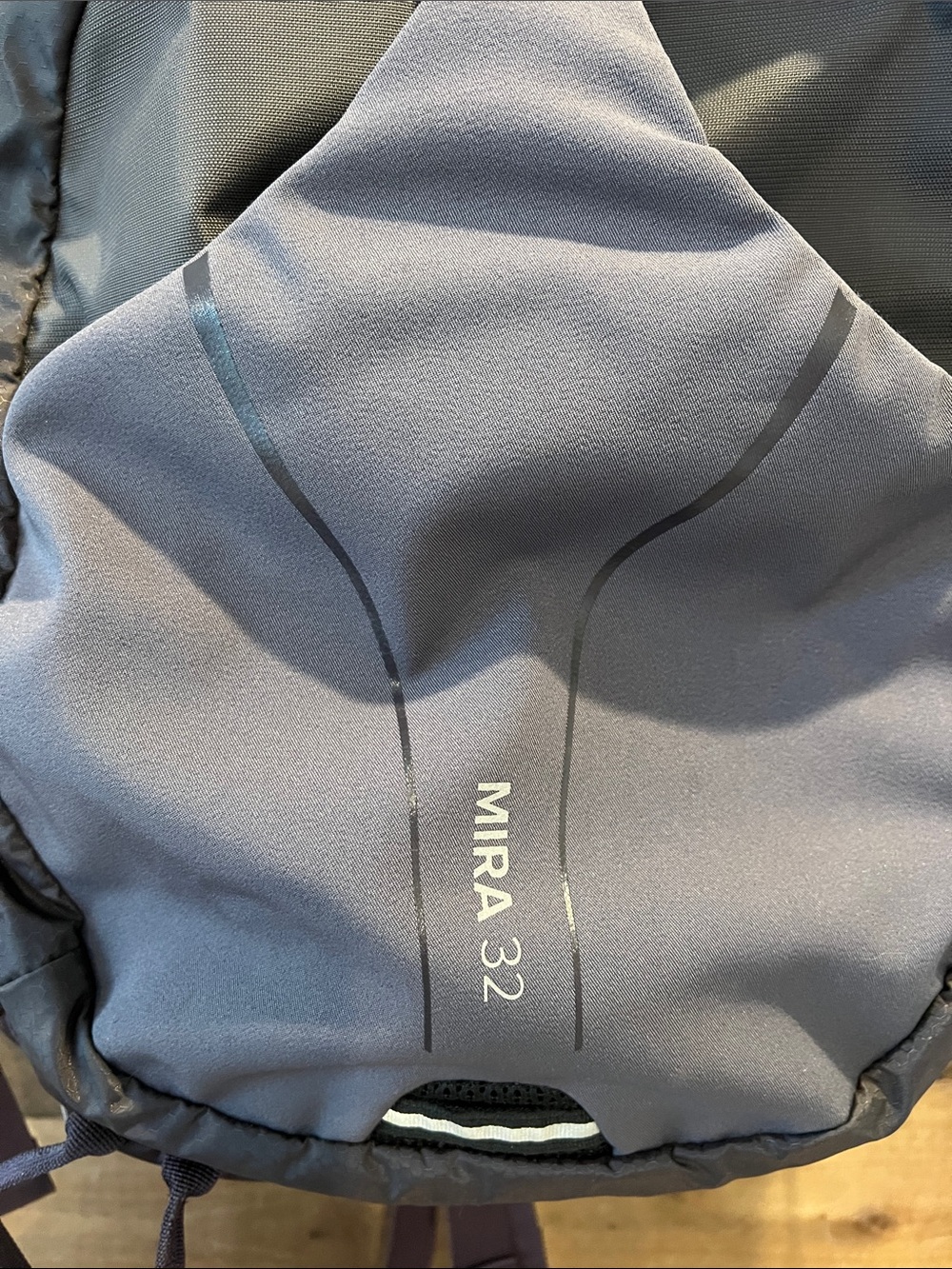 Osprey Women's Mira 32 Pack Backpack with Hydration - Picture 3 of 8